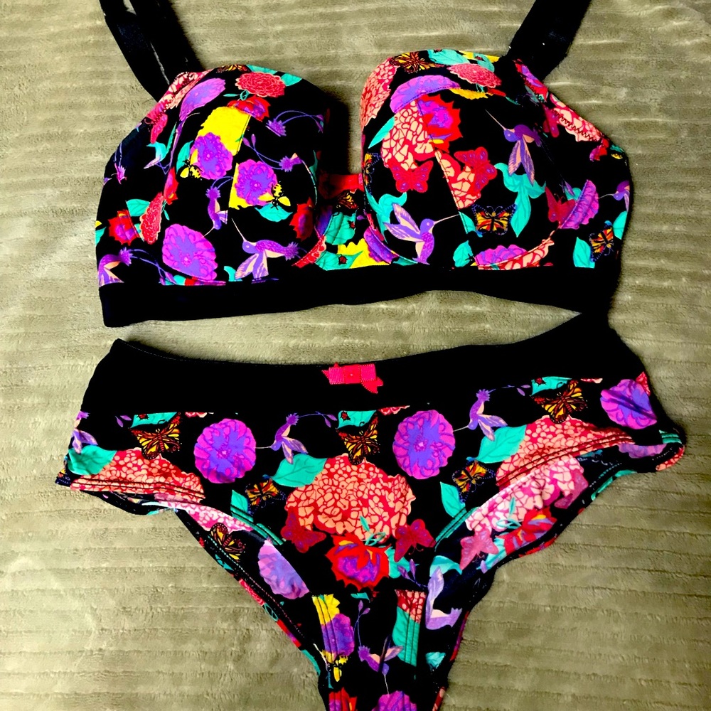 Evollove bra and panty set.